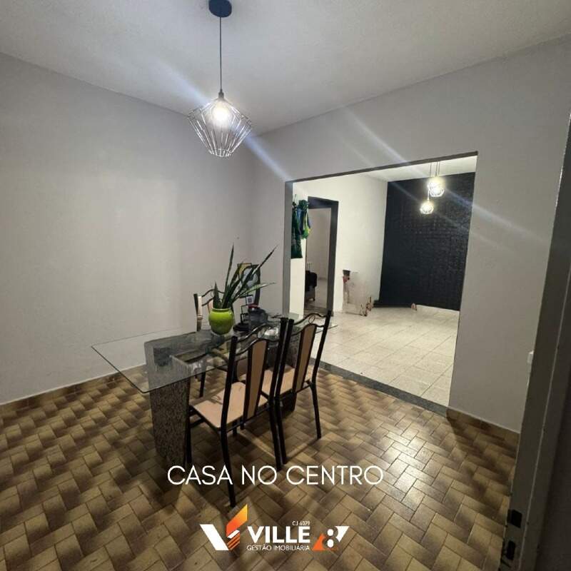Casa à venda no Centro: 