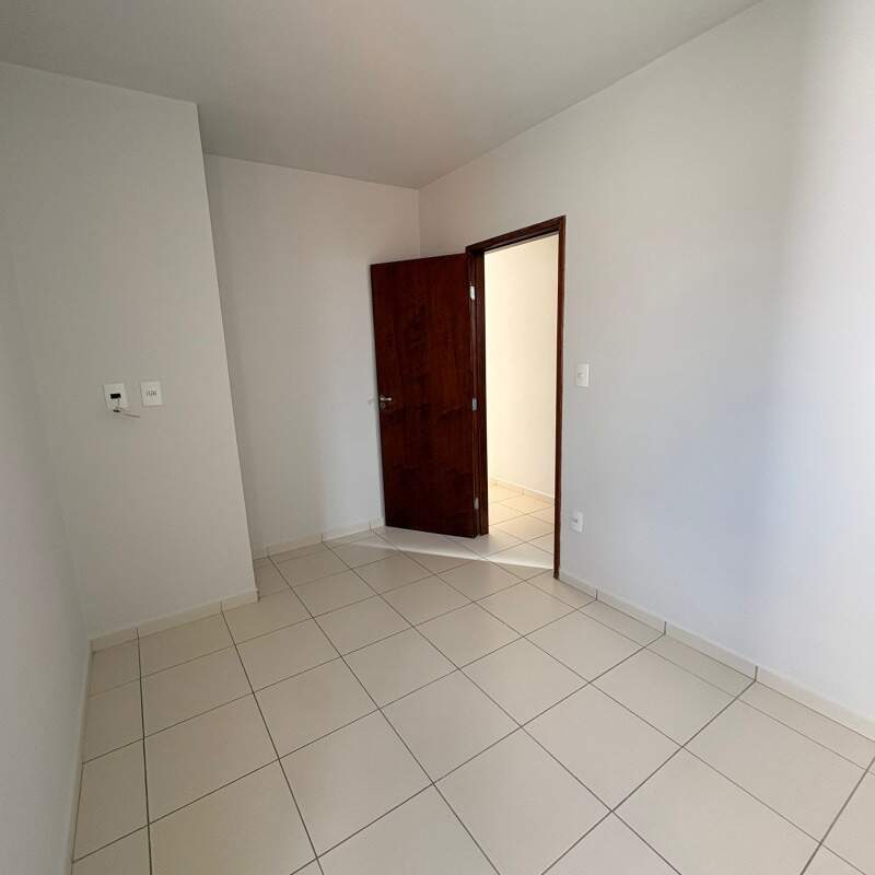 Apartamento para aluguel no Guilhermina Vieira Chaer: 