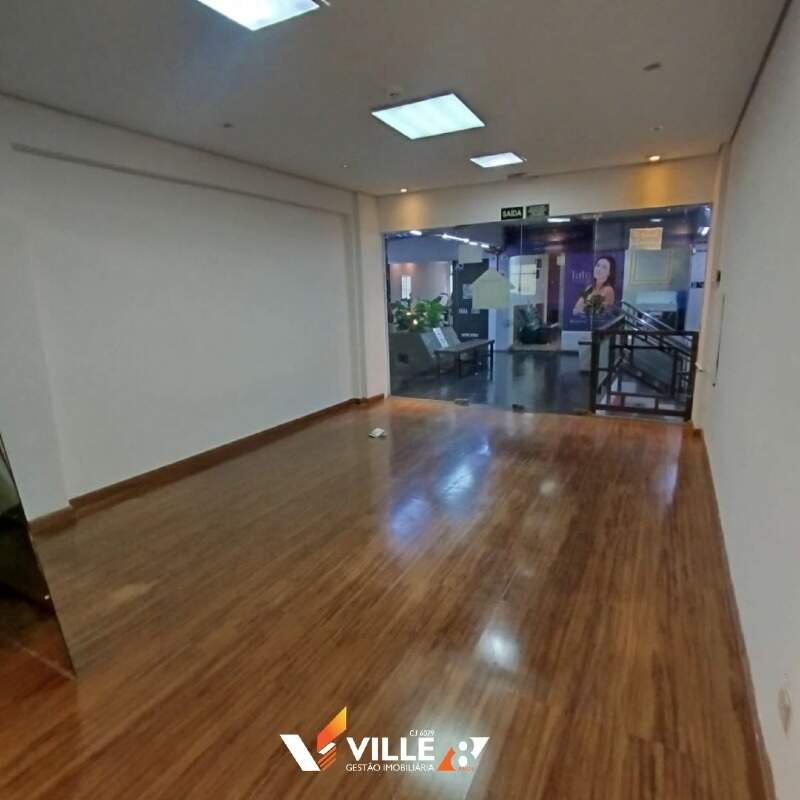 Sala à venda no Centro: 