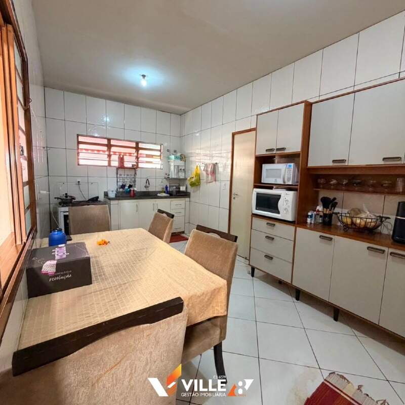 Casa à venda no Área III: 
