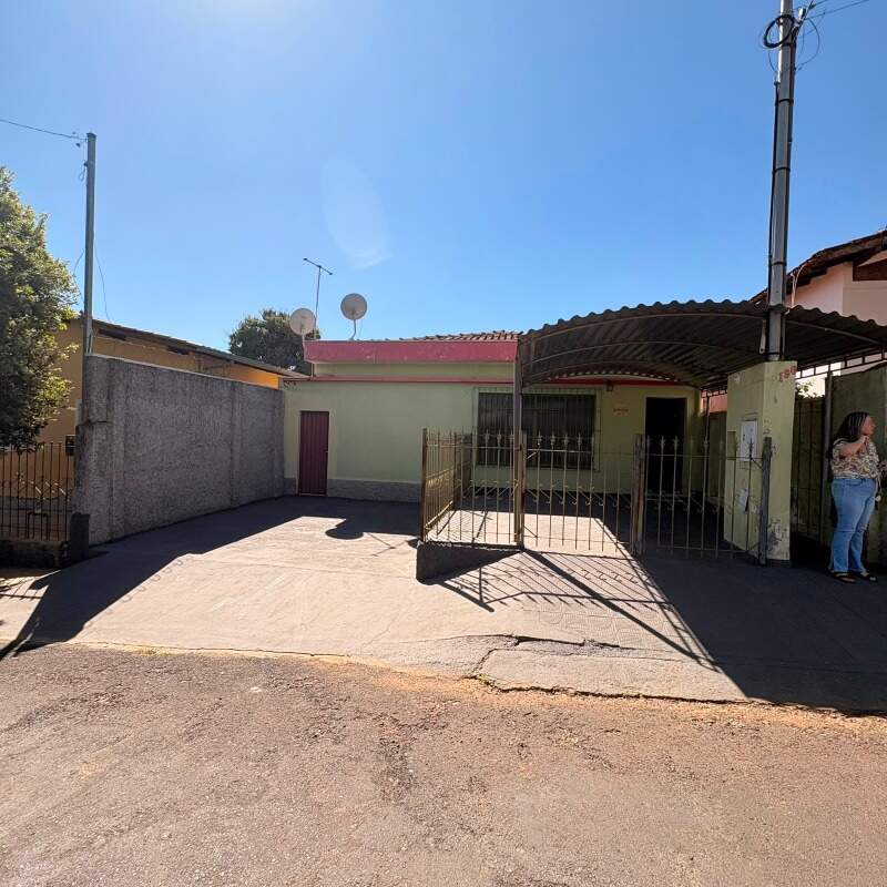 Casa para aluguel no Vila João Ribeiro: 