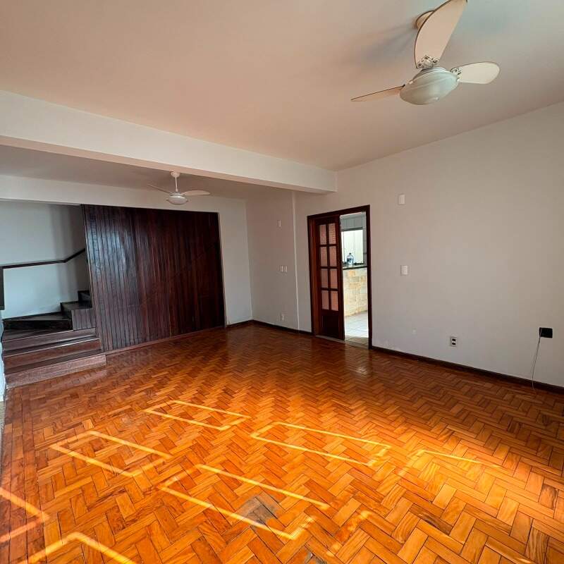 Casa para aluguel no Vila João Ribeiro: 
