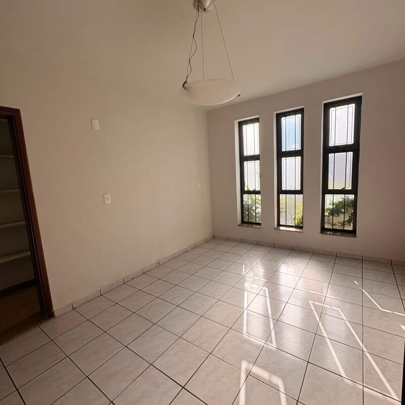 Casa para aluguel no Vila João Ribeiro: 