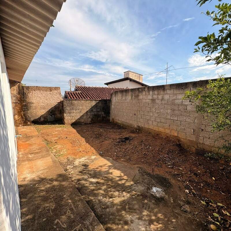 Casa para aluguel no Vila Santa Luzia: 