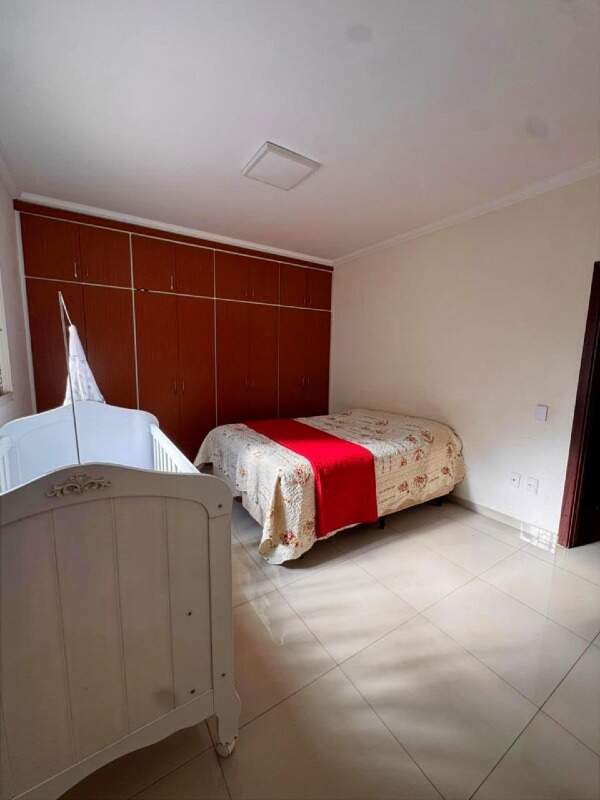 Casa à venda no Guilhermina Vieira Chaer: 