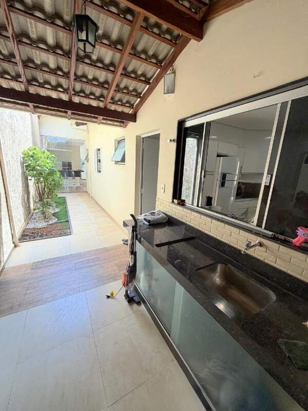 Casa à venda no Guilhermina Vieira Chaer: 