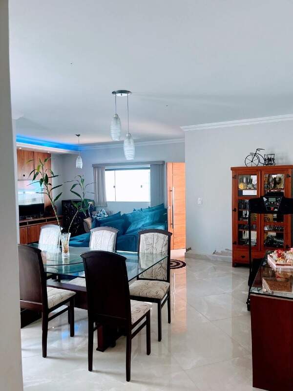Casa à venda no Guilhermina Vieira Chaer: 