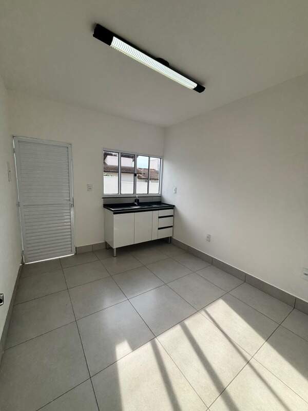 Casa para aluguel no Vila Fertiza: 