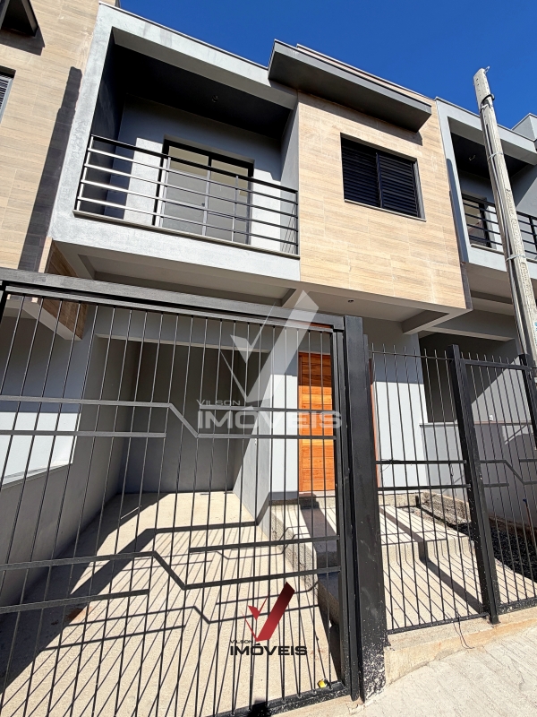 Sobrado à venda no Águas Mortas: 