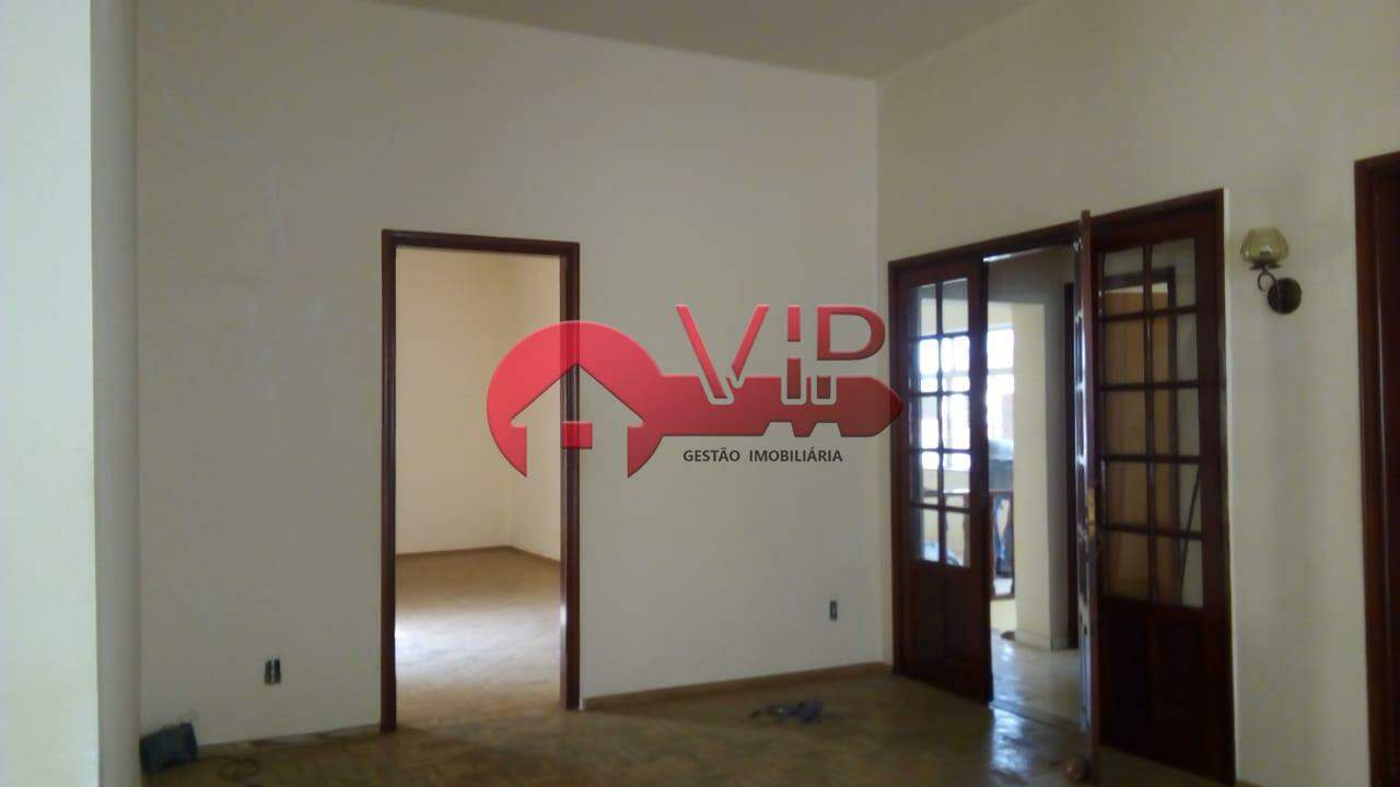 Casa à venda no Centro: 