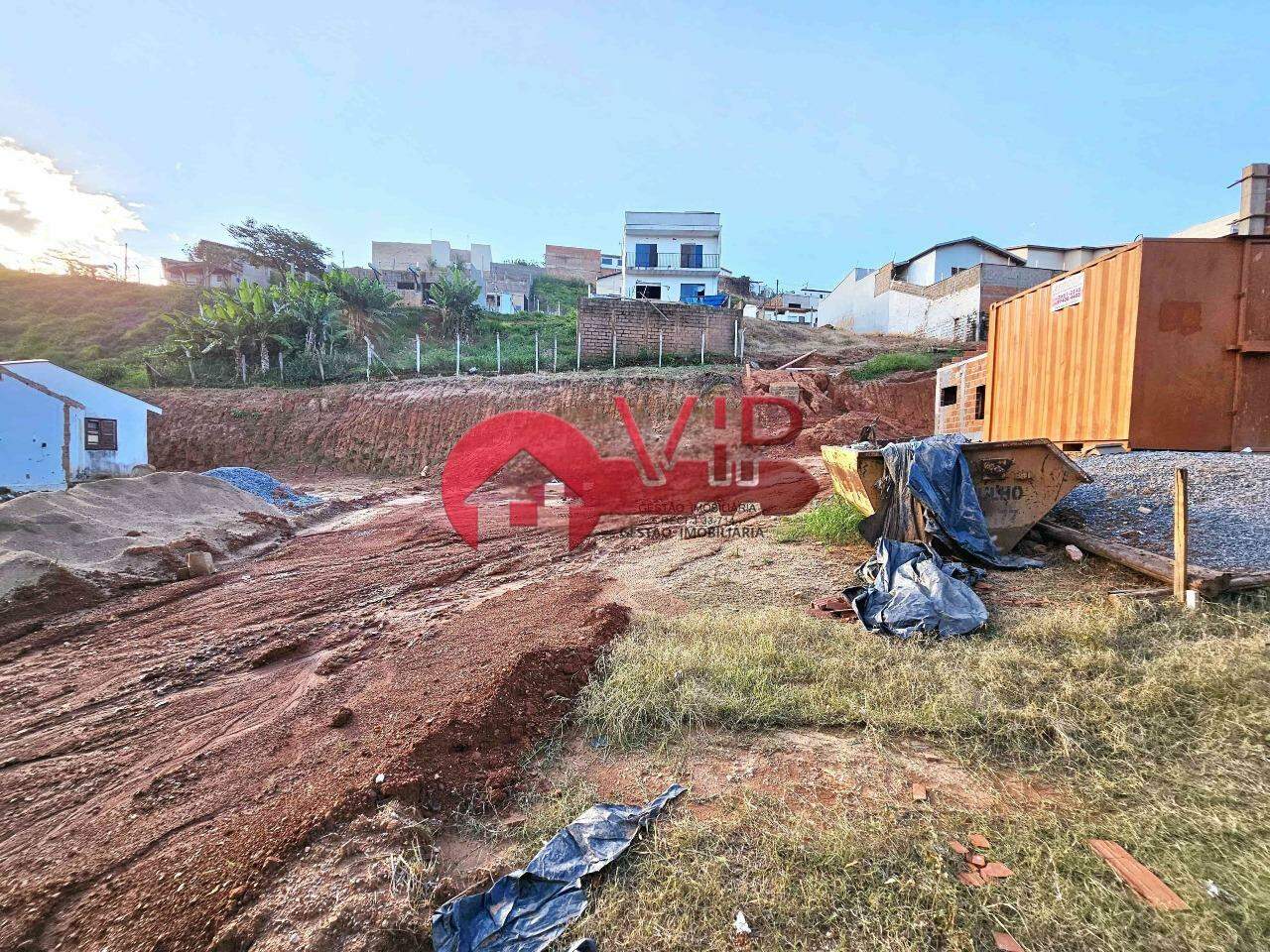 Terreno à venda no Chácara Lasmar: 