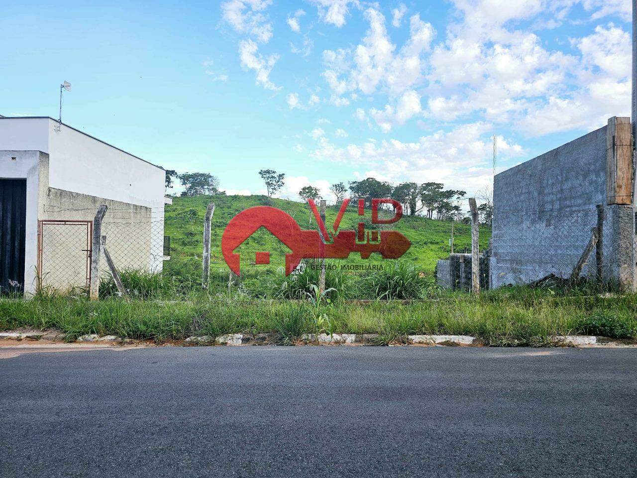 Terreno à venda no Chácara Lasmar: 