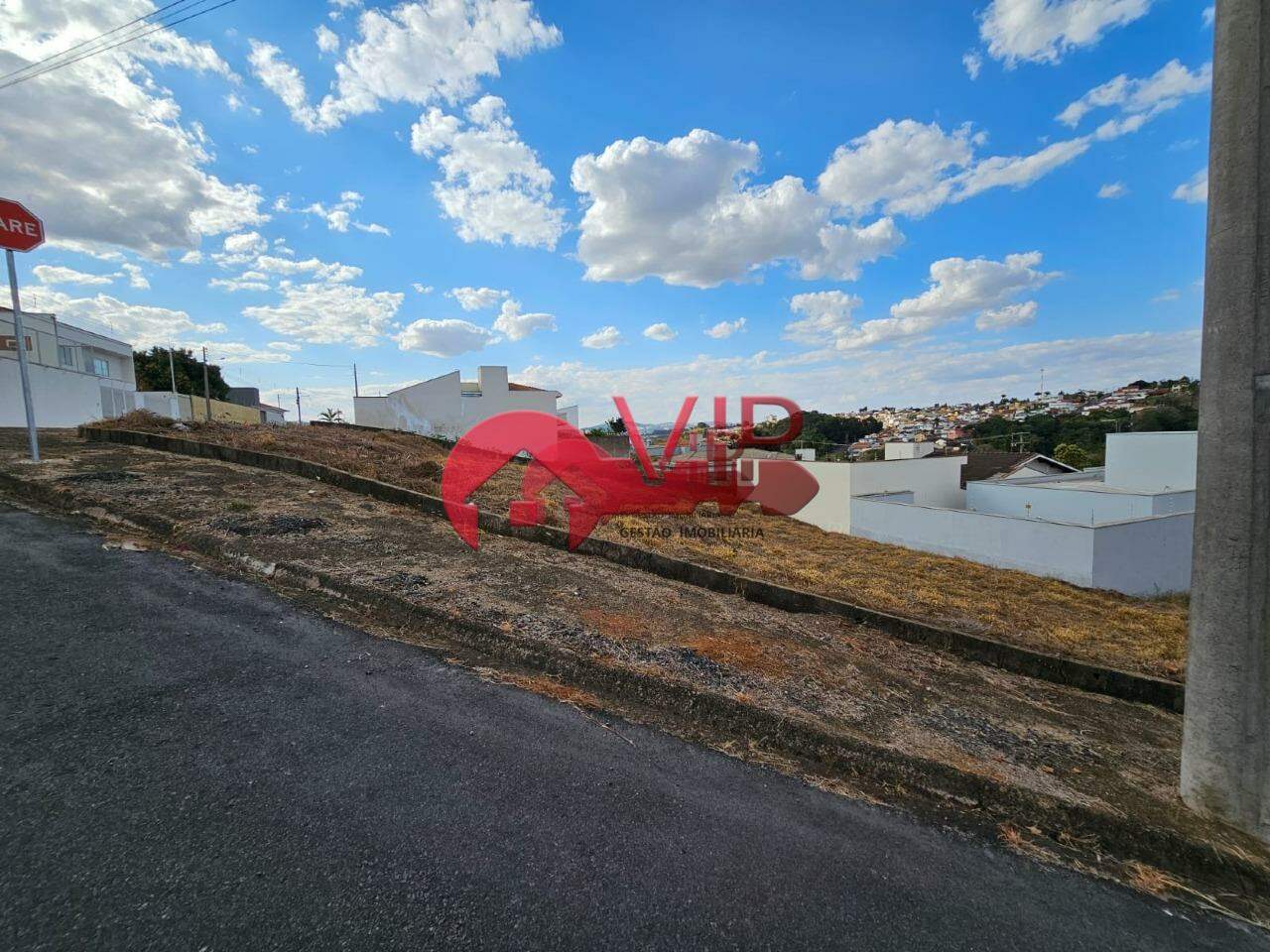 Terreno à venda no Jardim Algenor Taddei: 