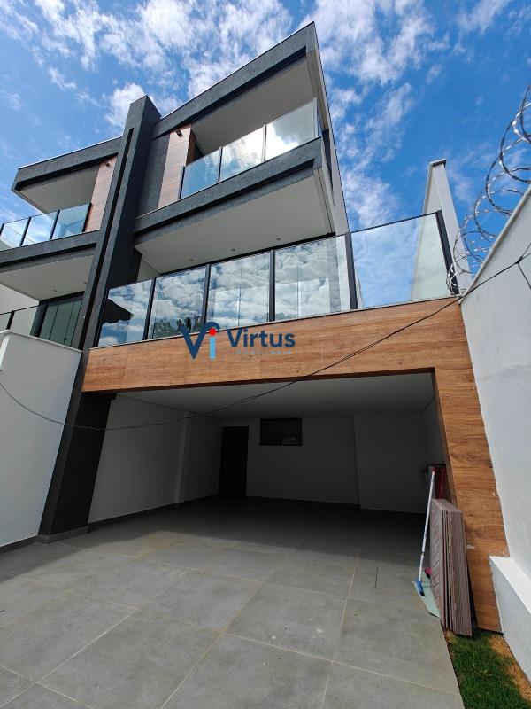 Casa Duplex à venda no Planalto: 