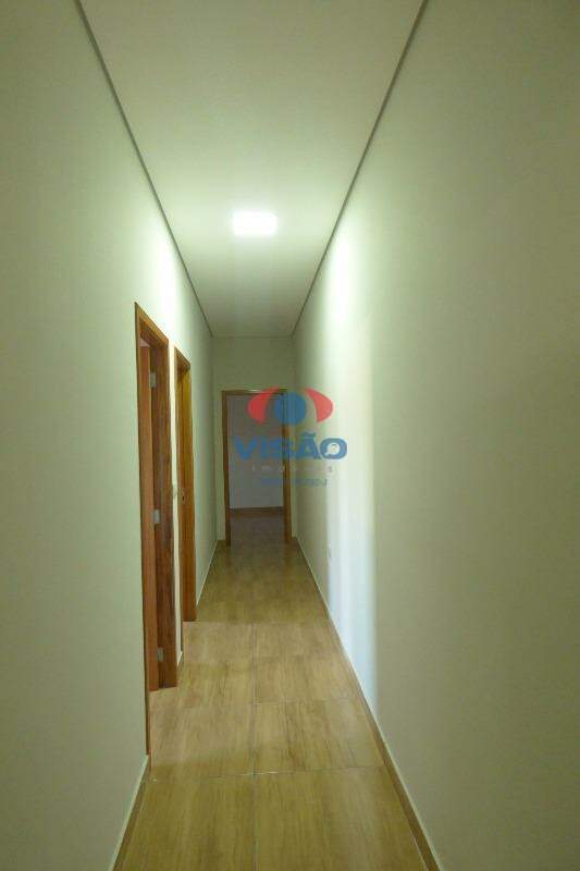 Casa à venda no Residencial Monte Verde: corredor superior