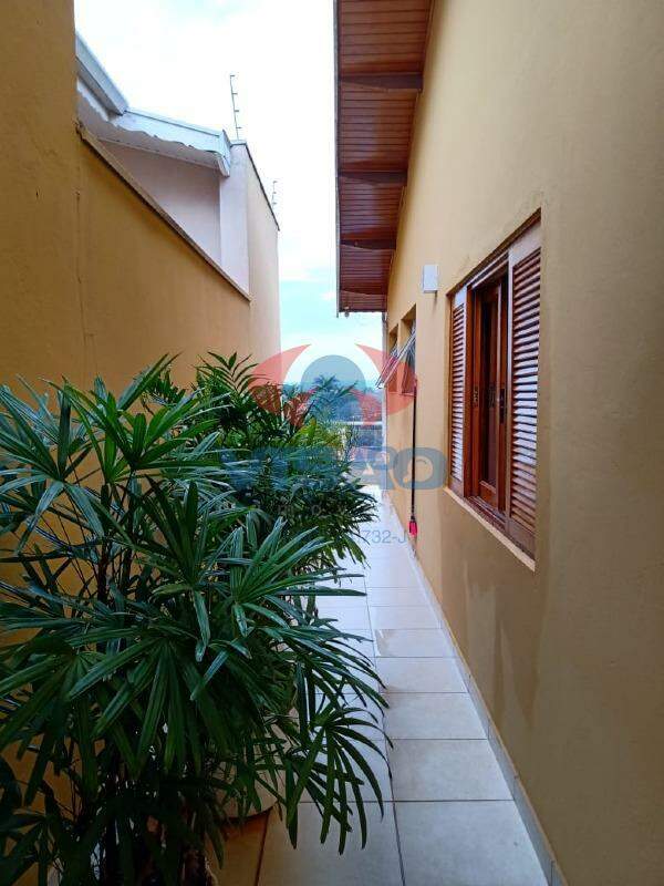 Casa à venda no Jardim Santiago: 