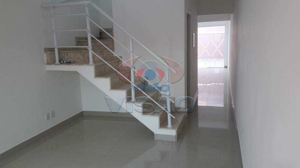 Casa - Sobrado à venda no Jardim Alice: Escada