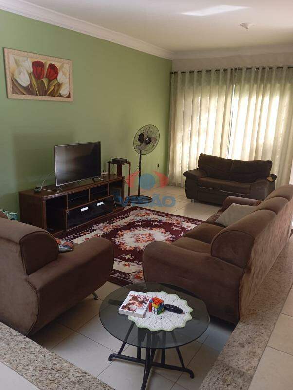 Casa - Sobrado à venda no Jardim Sevilha: Sala de estar