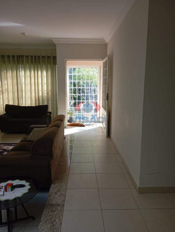 Casa - Sobrado à venda no Jardim Sevilha: Sala de estar