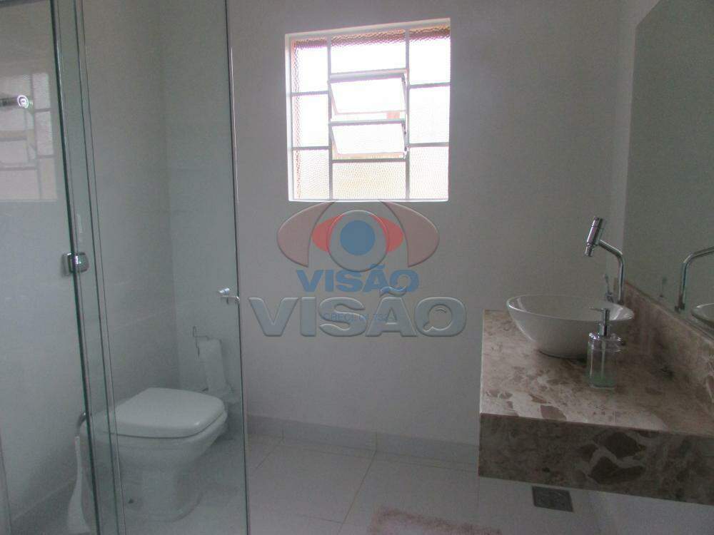 Casa em condomínio à venda no Chácara Belvedere: Banheiro