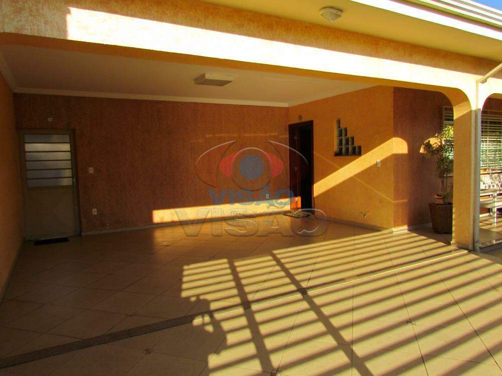 Casa à venda no Chácara Areal: Garagem