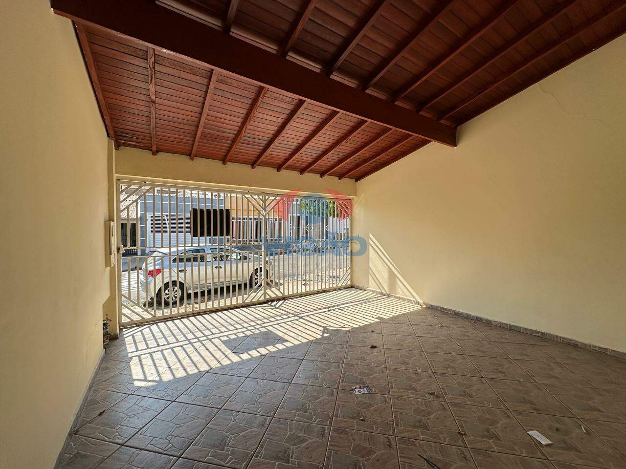 Casa para aluguel no Jardim Recanto do Valle: GARAGEM