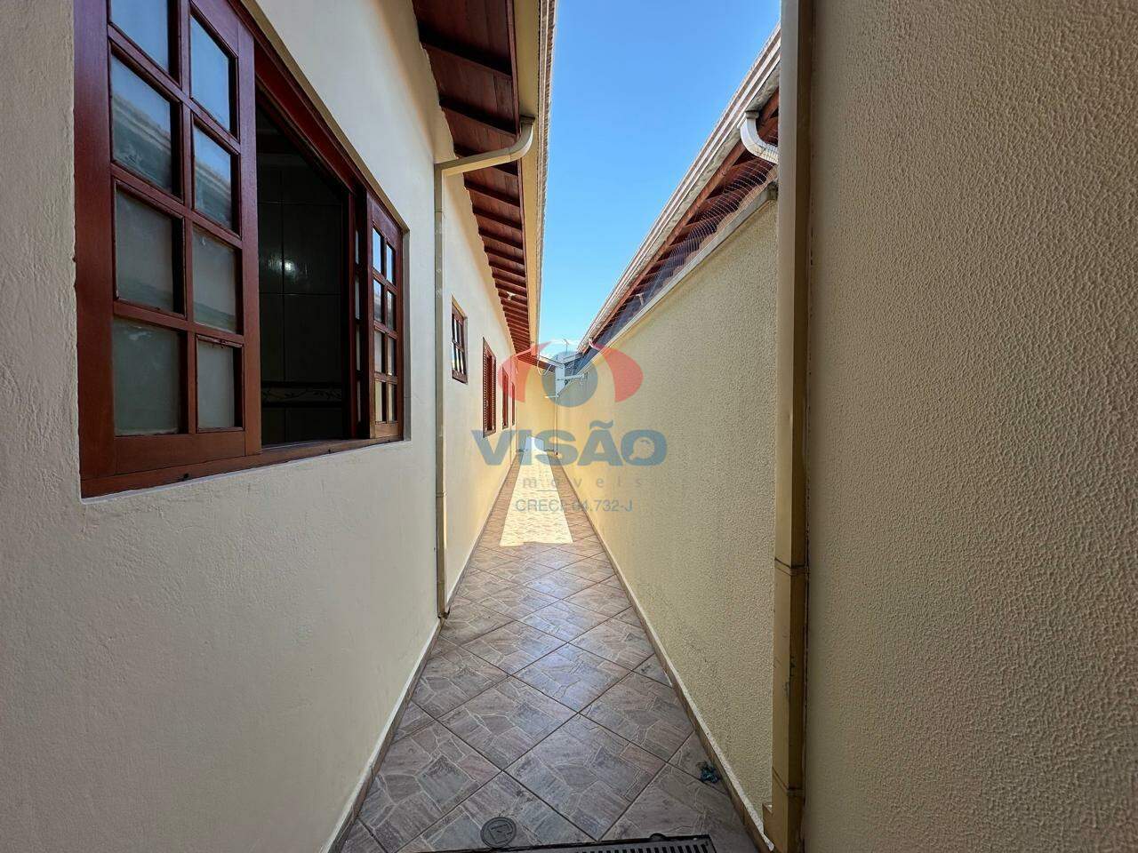 Casa para aluguel no Jardim Recanto do Valle: CORREDOR QUINTAL