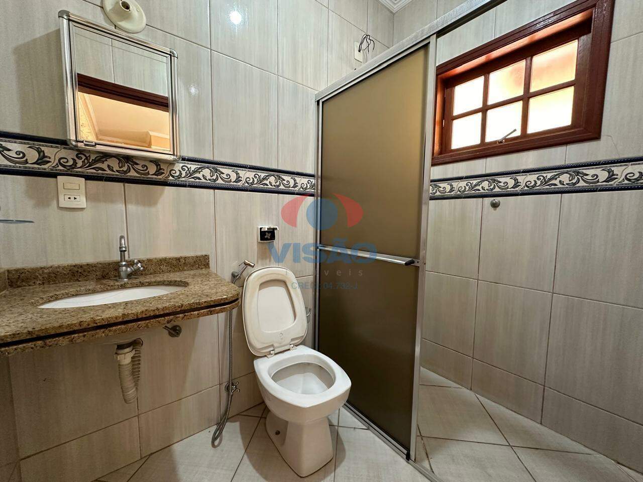 Casa para aluguel no Jardim Recanto do Valle: BANHEIRO/ SUÍTE