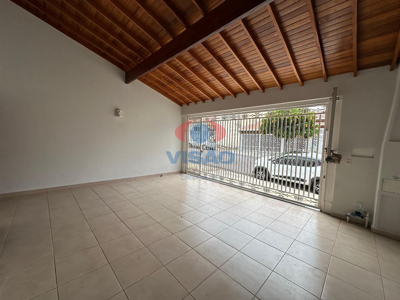 Casa para aluguel no Jardim Cristina: garagem