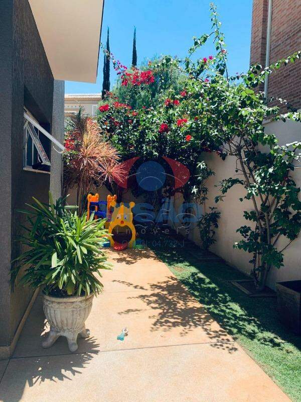 Casa em condomínio à venda no Jardim Santa Rita: 