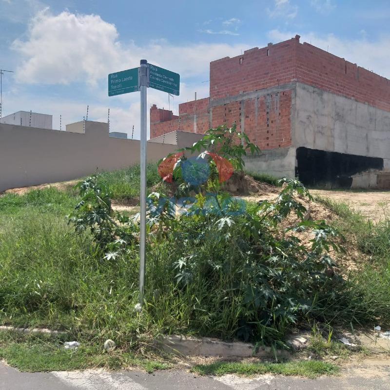 Terreno à venda no Parque Residencial Sabiás: 