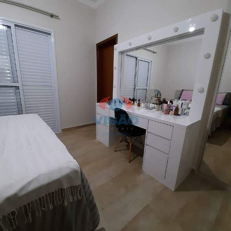 Casa em condomínio à venda no Jardins do Império: 