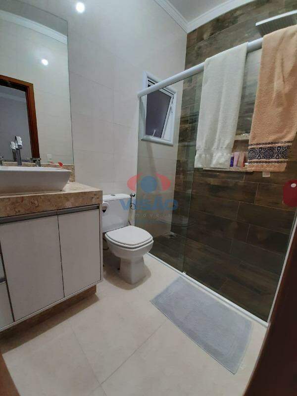 Casa em condomínio à venda no Jardins do Império: 