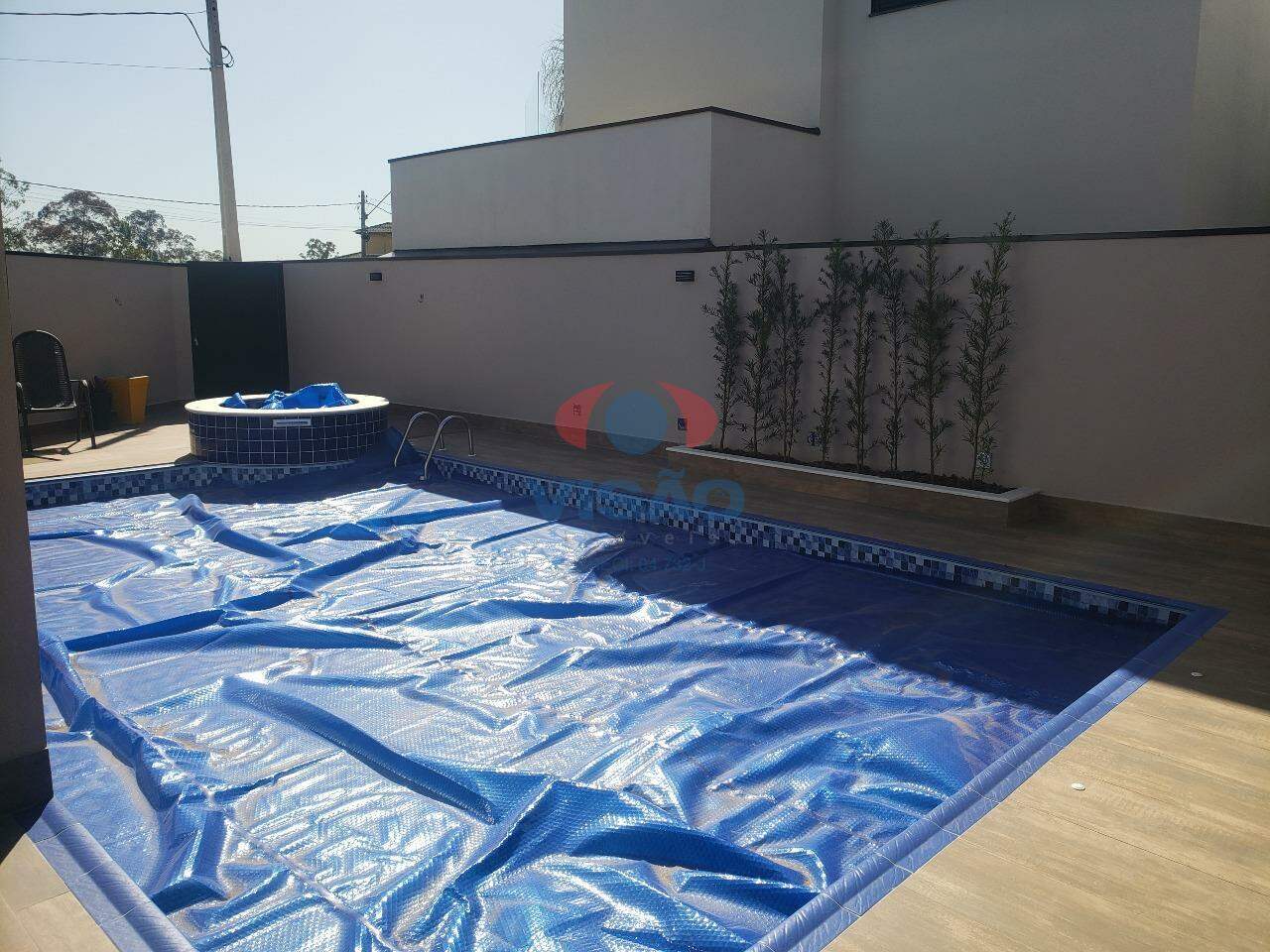 Casa em condomínio à venda no Jardim dos Lagos: 