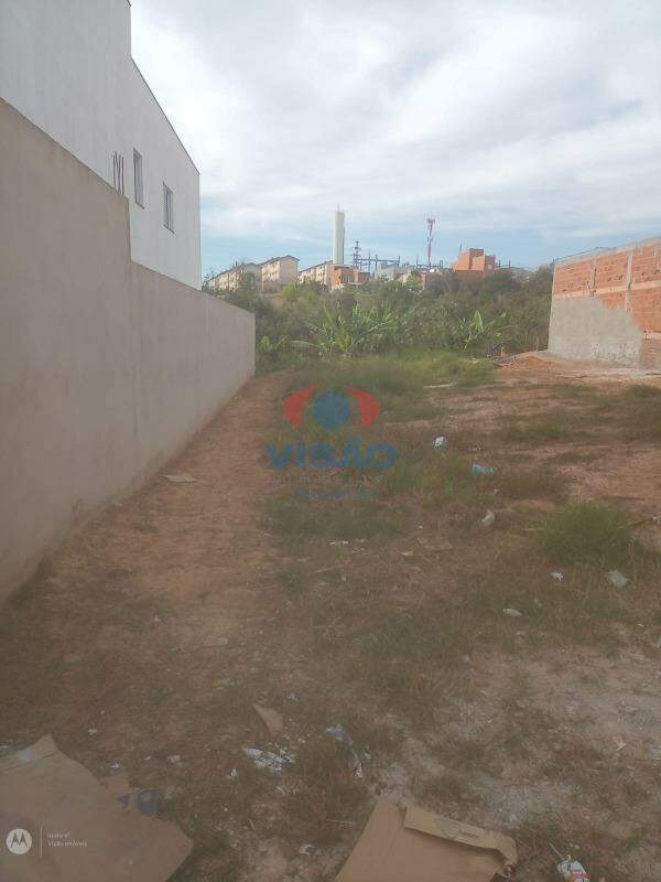 Terreno à venda no Jardim das Maritacas: 