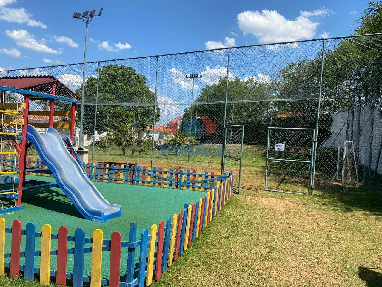 Casa em condomínio à venda no Chácara Belvedere: 