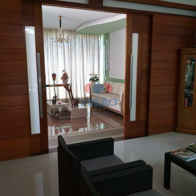 Casa - Sobrado à venda no Centro: 