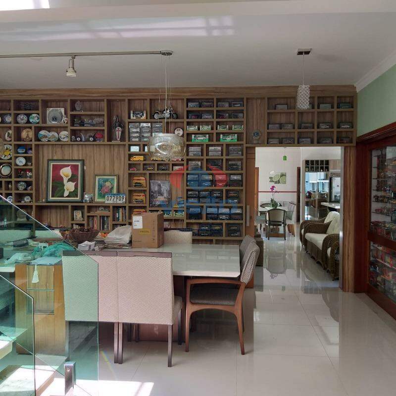 Casa - Sobrado à venda no Centro: 