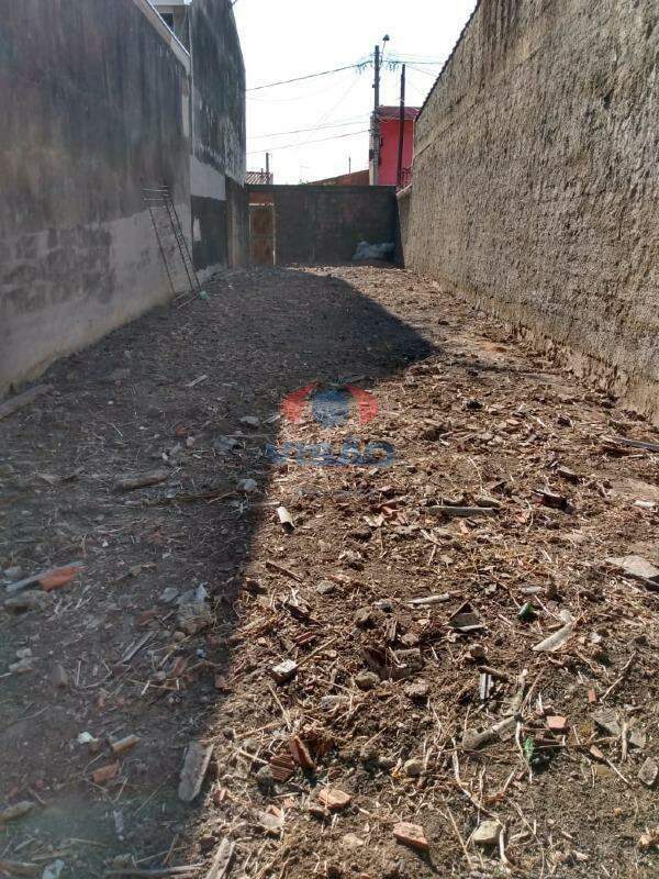 Terreno à venda no Jardim São João: 