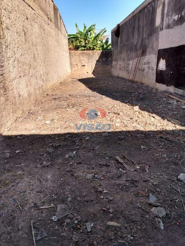 Terreno à venda no Jardim São João: 