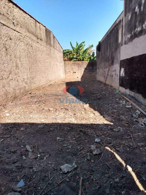 Terreno à venda no Jardim São João: 