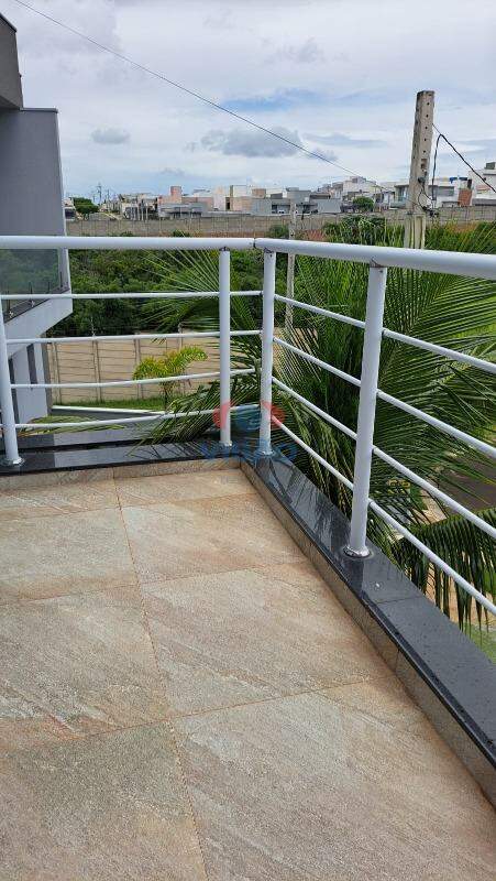 Casa em condomínio à venda no Jardins do Império: 