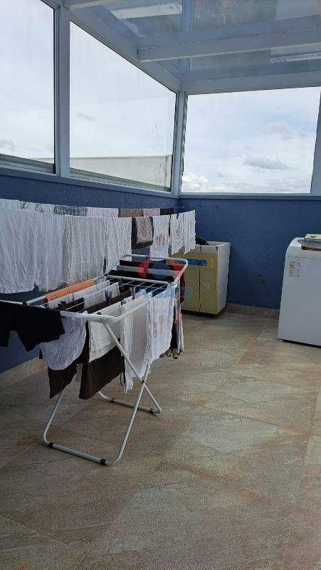 Casa em condomínio à venda no Jardins do Império: 