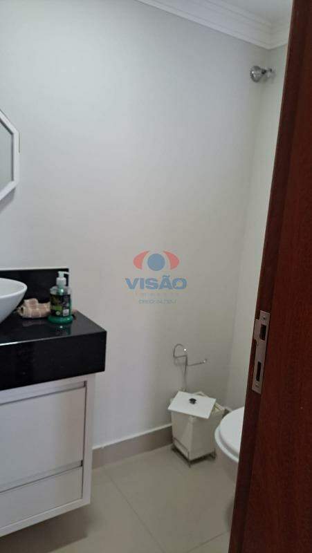 Casa em condomínio à venda no Jardins do Império: 