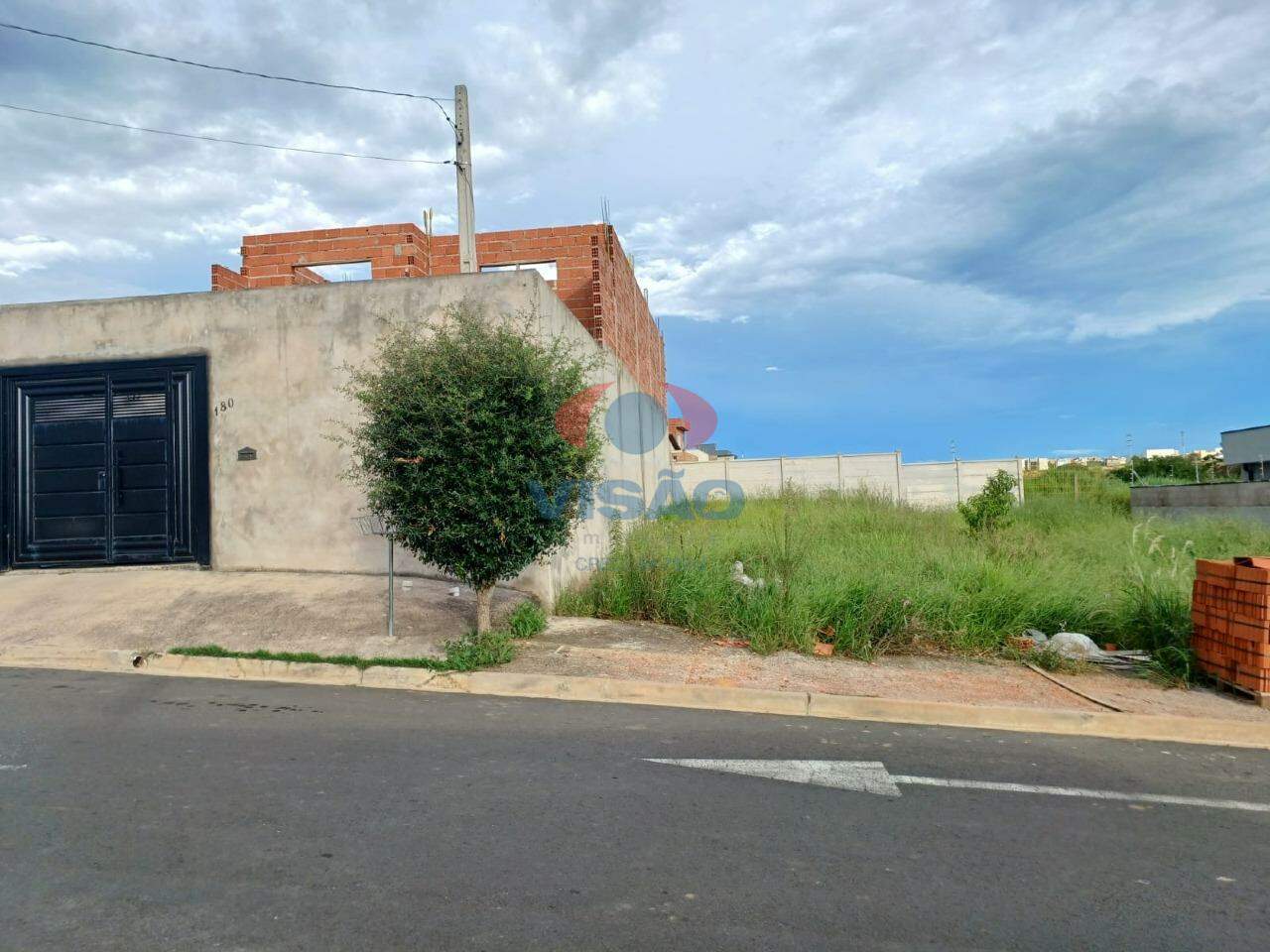 Terreno à venda no Parque Residencial Sabiás: 
