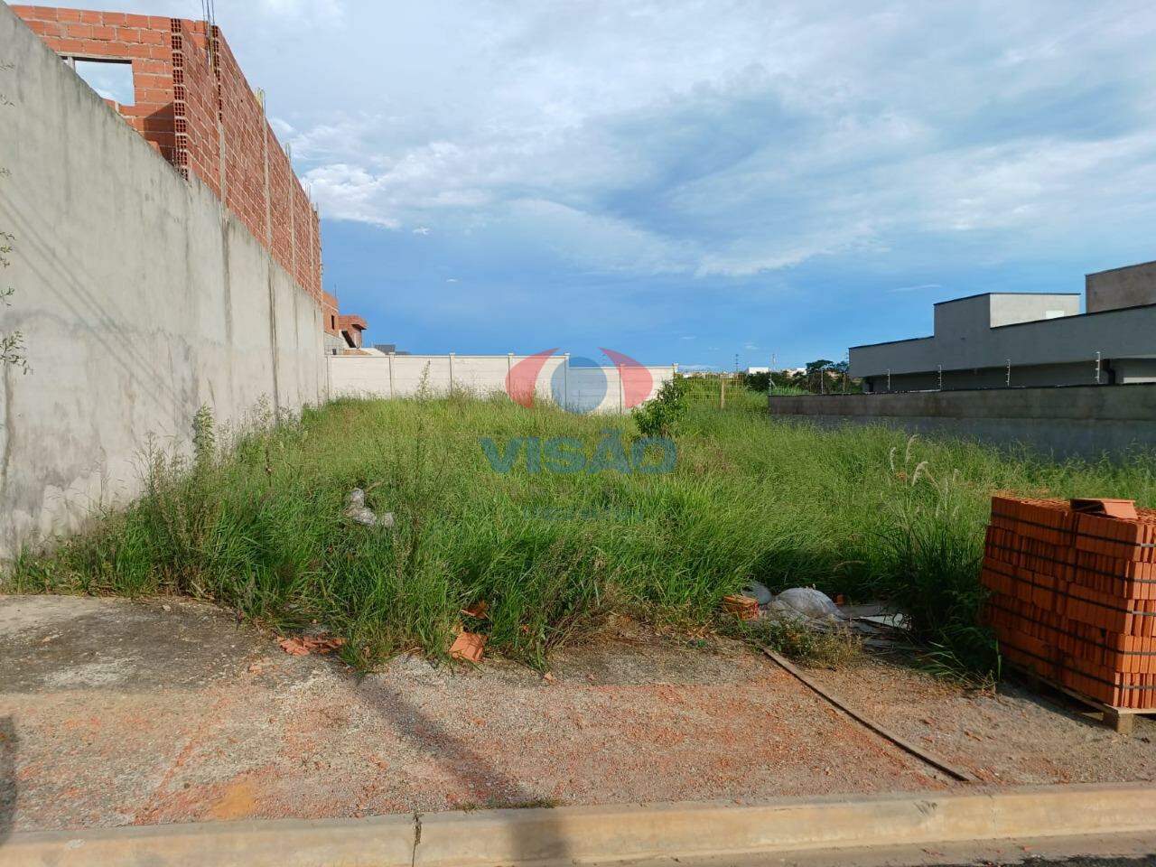 Terreno à venda no Parque Residencial Sabiás: 