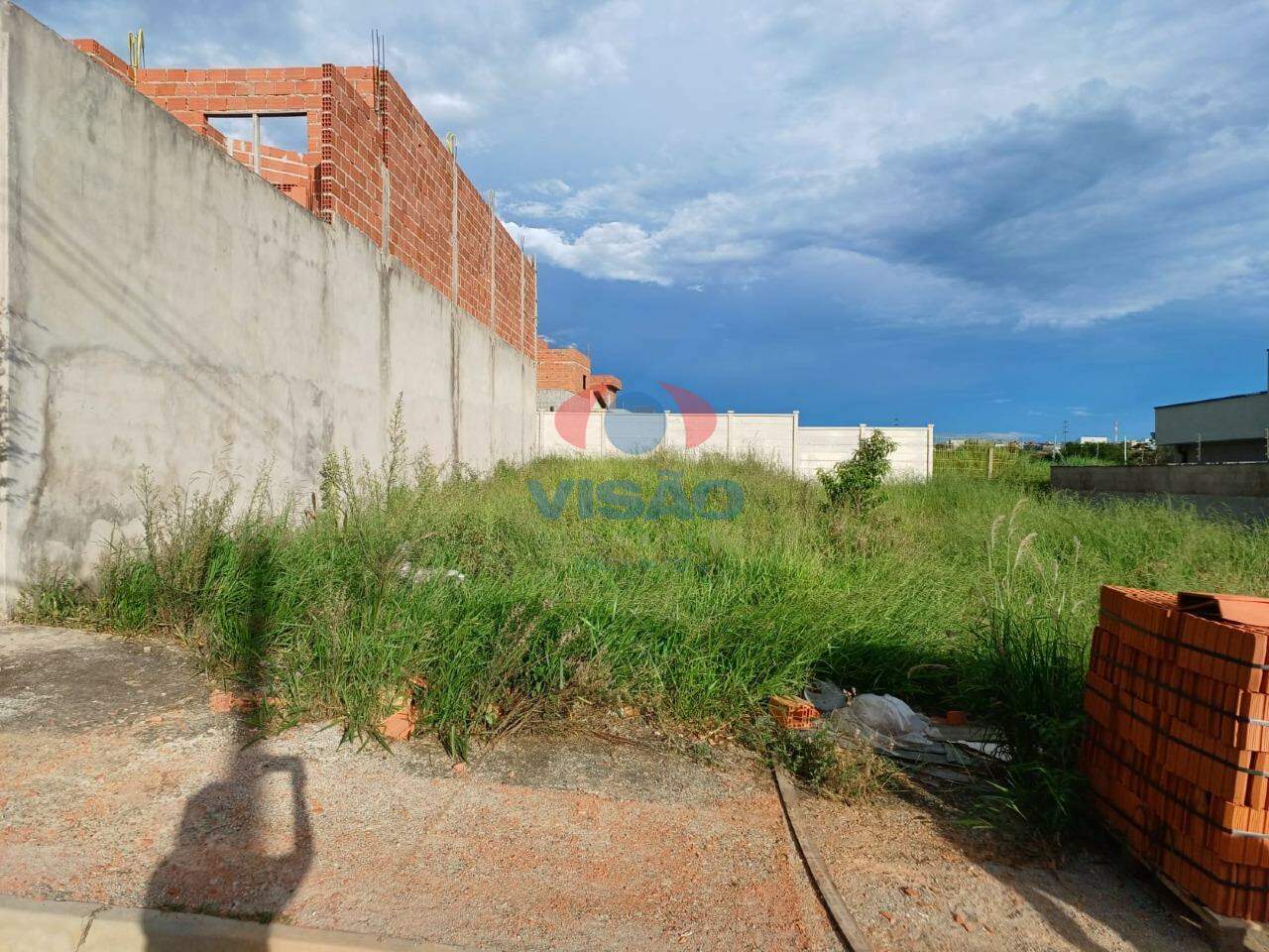 Terreno à venda no Parque Residencial Sabiás: 