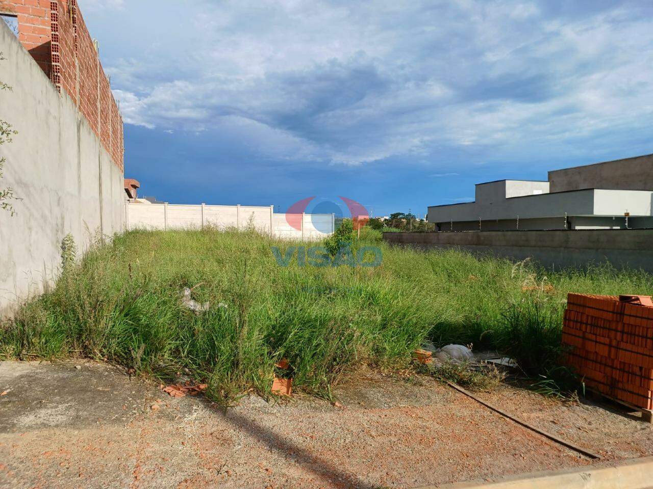 Terreno à venda no Parque Residencial Sabiás: 