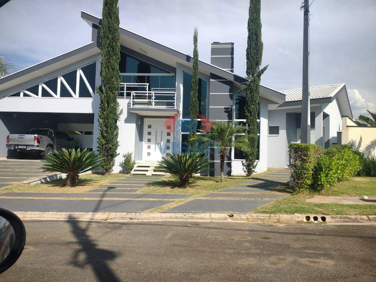Casa em condomínio à venda no Jardim dos Lagos:
