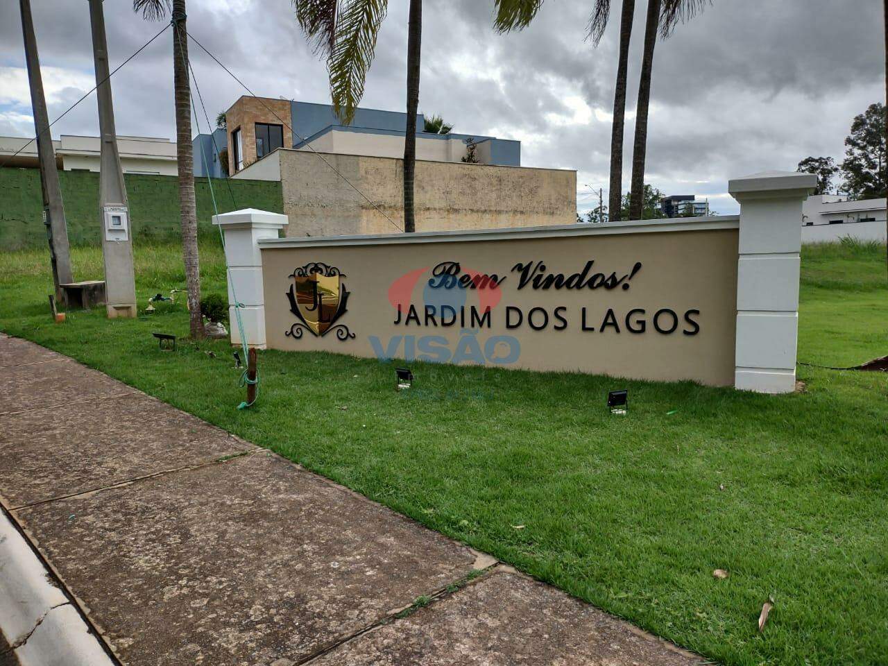 Casa em condomínio à venda no Jardim dos Lagos: